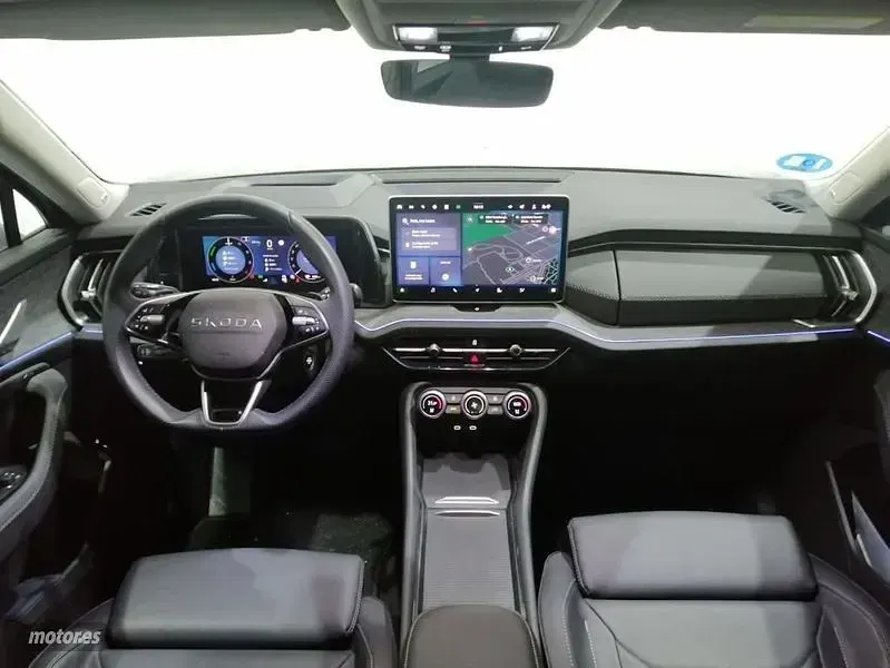 Usado Skoda Kodiaq Selection 204 CV (150 kW) 2025 Gris / plateado SUV