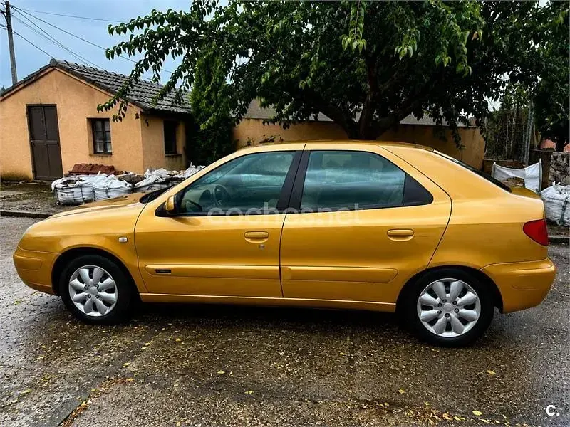 Usado Citroën Xsara Attraction 90 CV (66 kW) 2001 Amarillo Berlina