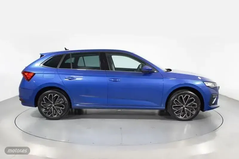 Usado Skoda Scala Selection 150 CV (110 kW) 2025 Azul Utilitario