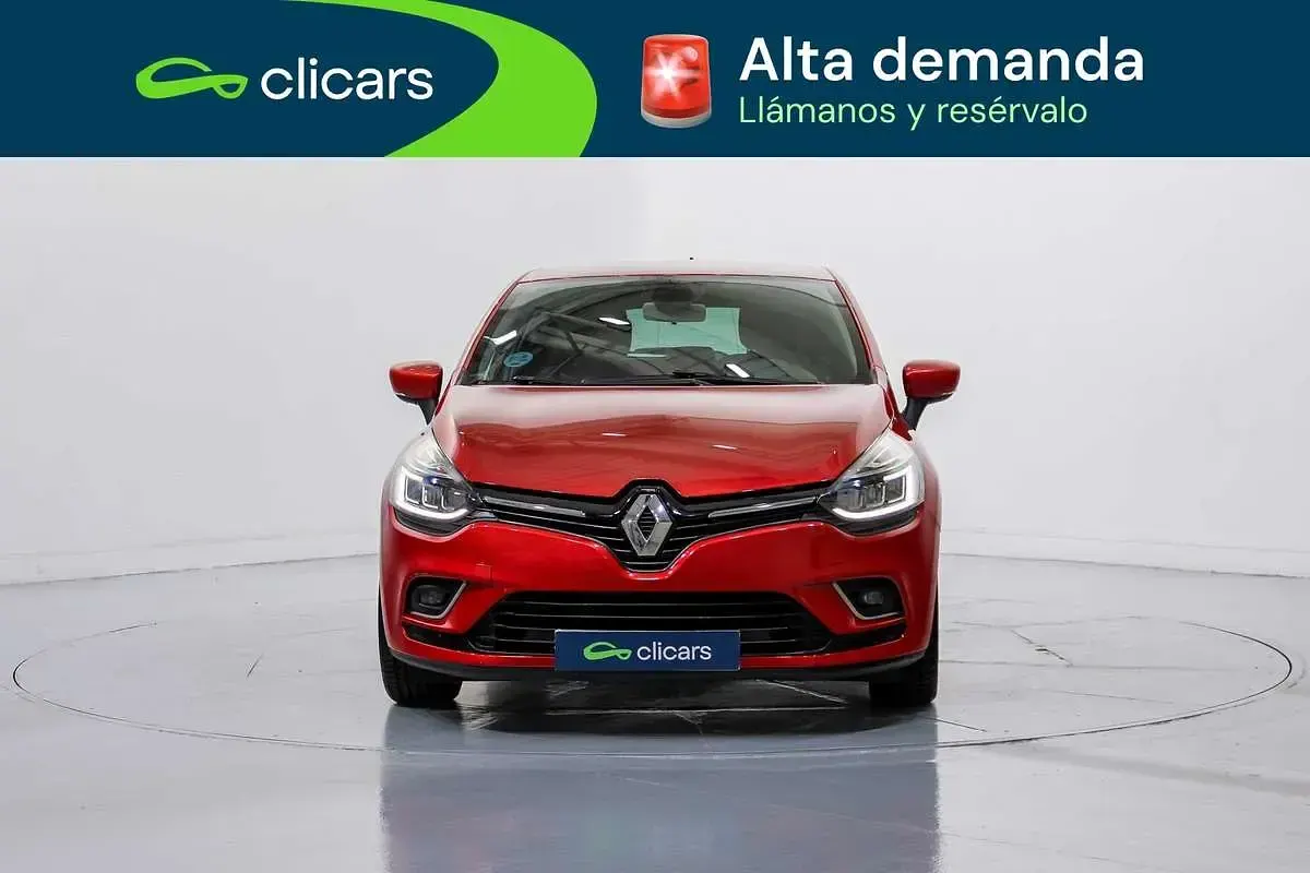 Usado Renault Clio Zen 90 CV (66 kW) 2018 Rojo Utilitario