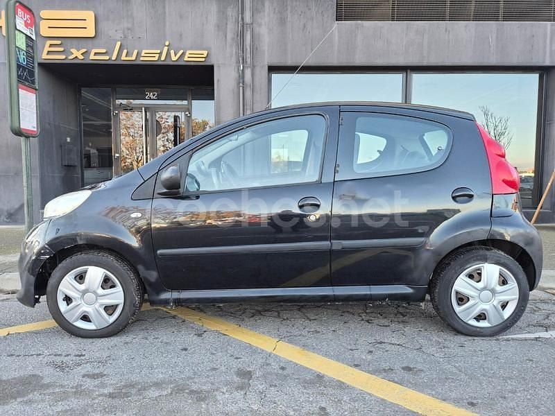 Negro Usado 2006 Peugeot 107 Utilitario | 2500 € (Precio justo) - Imagen 1/4