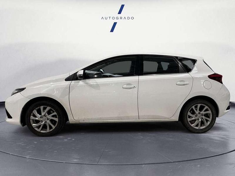Begagnad Toyota Auris Business Edition 116 HK (85 kW) 2018 Vit Halvkombi