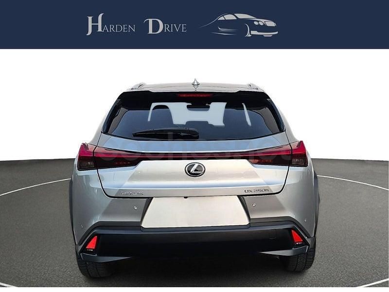 Usado Lexus UX 184 CV (135 kW) 2020 Gris / plata SUV