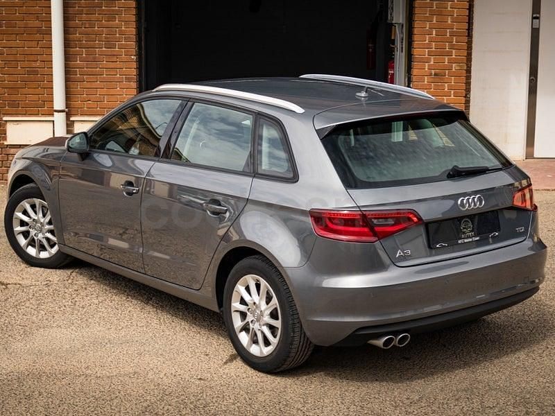 Usado Audi A3 Attraction 150 CV (110 kW) 2016 Gris / plata Berlina