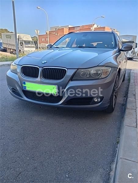Usado BMW 318 143 CV (105 kW) 2012 Gris / plata Familiar