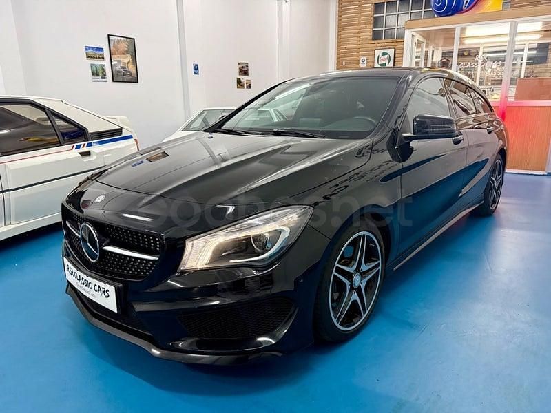 Usado Mercedes CLA220 Shooting Brake AMG line 177 CV (130 kW) 2015 Negro Familiar