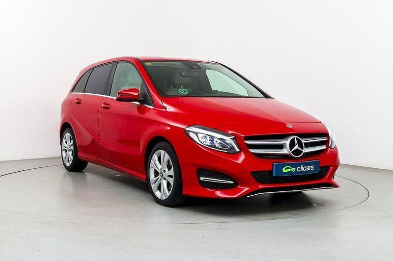 Usado Mercedes B200 156 CV (114 kW) 2018 Rojo Monovolumen