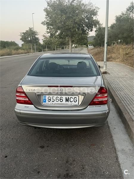 Usado Mercedes C200 Classic 122 CV (89 kW) 2004 Beige Berlina