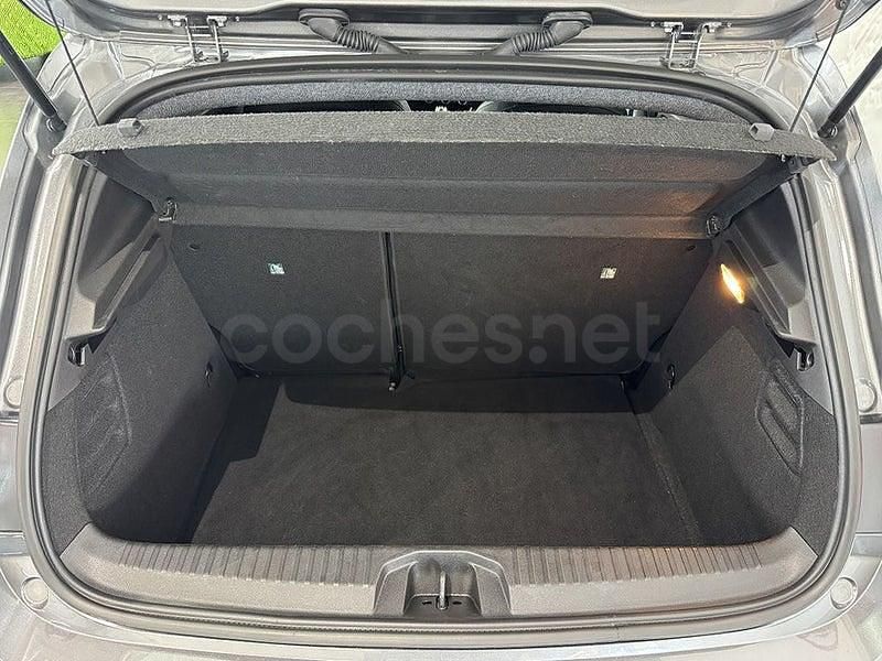 Usado Renault Clio V Techno 90 CV (66 kW) 2024 Gris / plata Berlina