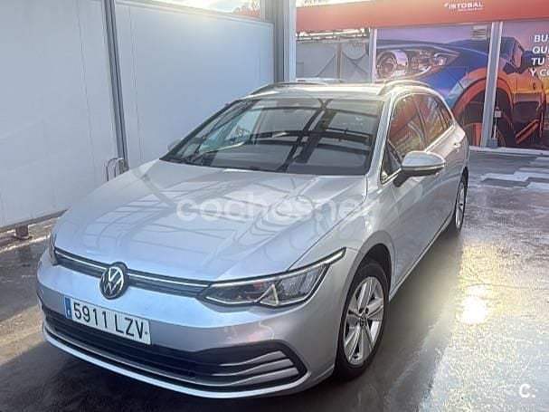 Usado VW Golf VIII 115 CV (84 kW) 2021 Gris / plata Familiar