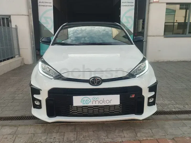 Usado Toyota Yaris 261 CV (191 kW) 2021 Blanco Utilitario