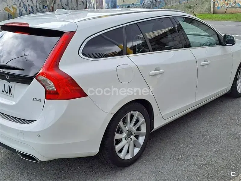 Usado Volvo V60 Summum 181 CV (133 kW) 2015 Blanco Familiar