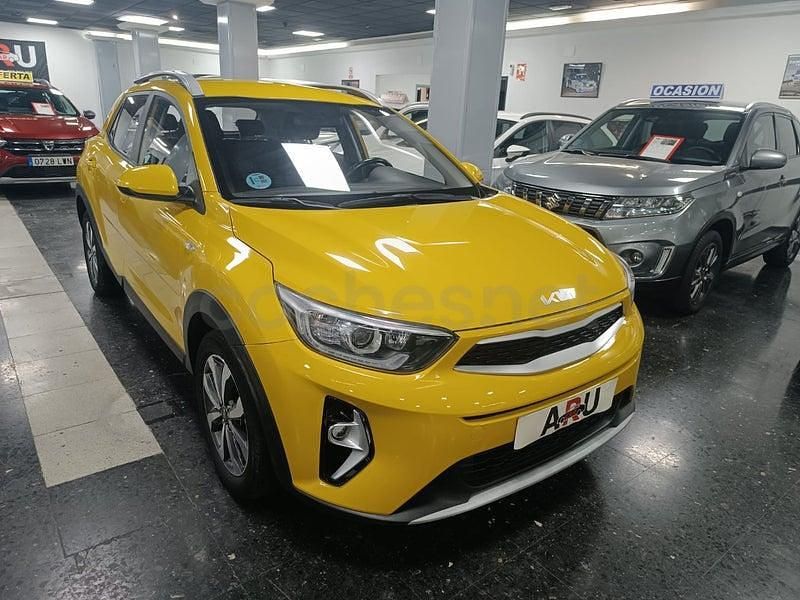 Usado Kia Stonic 100 CV (73 kW) 2022 Negro SUV