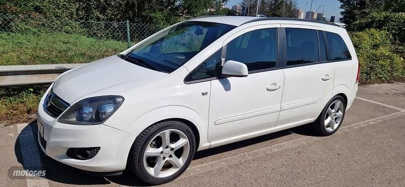 Blanco Usado 2011 Opel Zafira Monovolumen | 5900 € (Precio justo) - Imagen 1/4