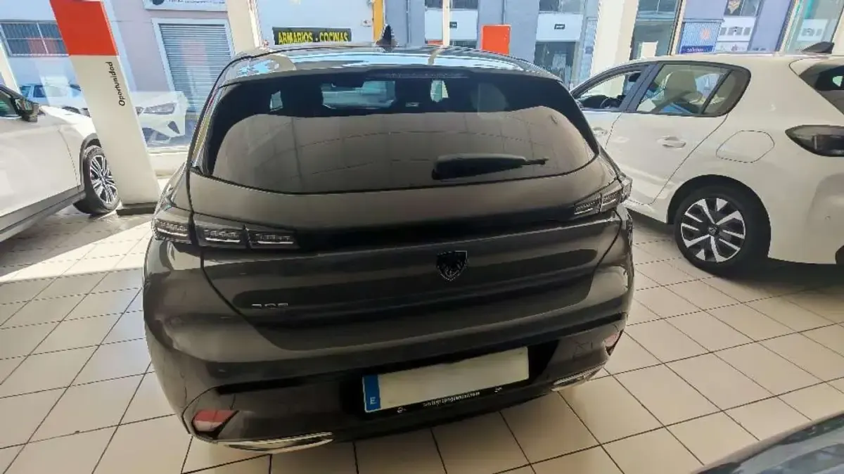 Usado Peugeot 308 Allure 131 CV (96 kW) 2024 Gris Berlina