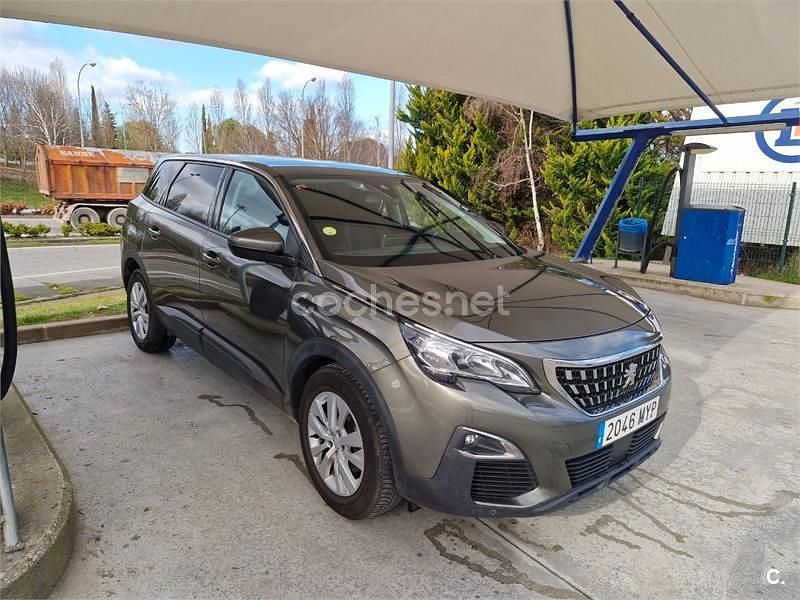Usado Peugeot 5008 Allure 130 CV (95 kW) 2020 Gris / plata SUV