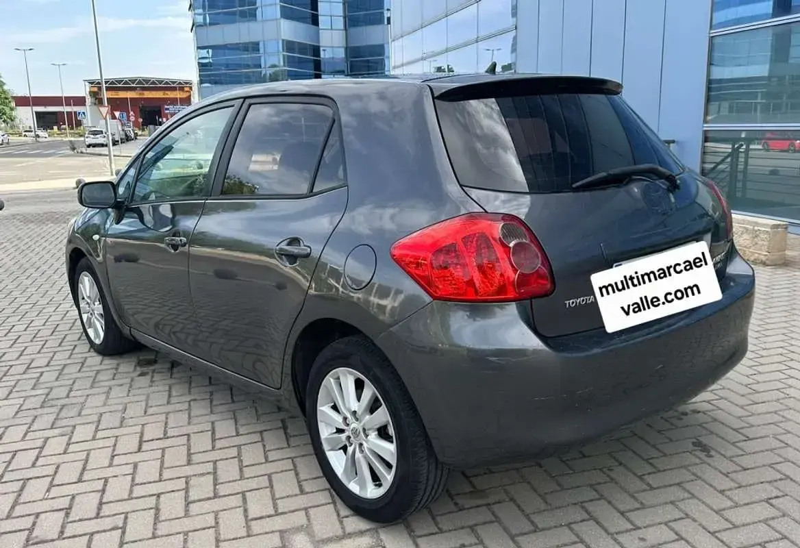 Usado Toyota Auris Sol 126 CV (92 kW) 2007 Gris Utilitario