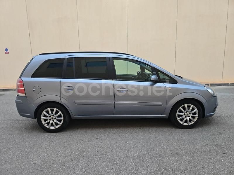 Usado Opel Zafira Cosmo 150 CV (110 kW) 2007 Gris / plata Monovolumen