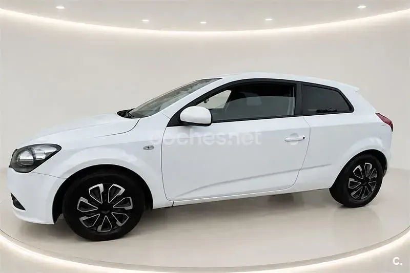 Usado Kia ProCeed 90 CV (66 kW) 2012 Blanco Utilitario
