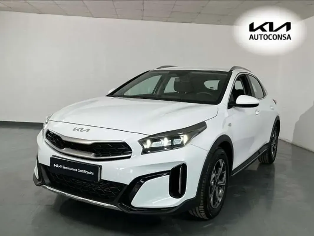 Usado Kia XCeed 101 HP (74 kW) 2025 Branco SUV