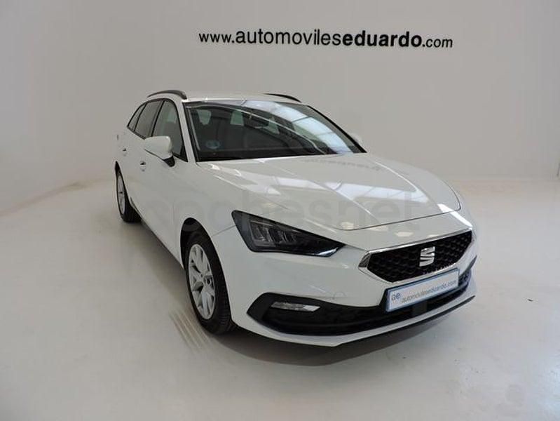 Usado Seat Leon Style 150 CV (110 kW) 2020 Blanco Familiar