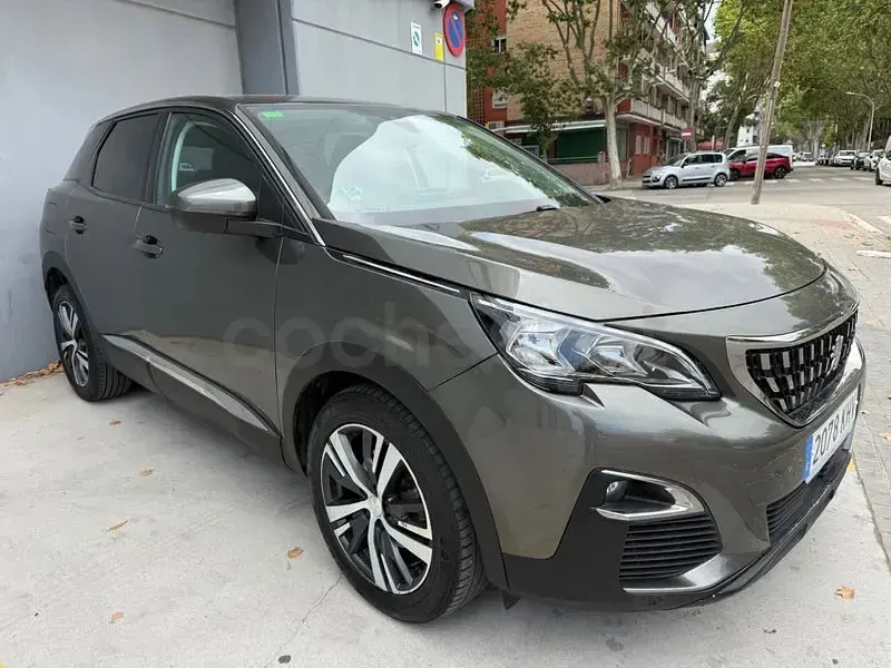 Usado Peugeot 3008 Allure 130 CV (95 kW) 2018 Gris / plata SUV