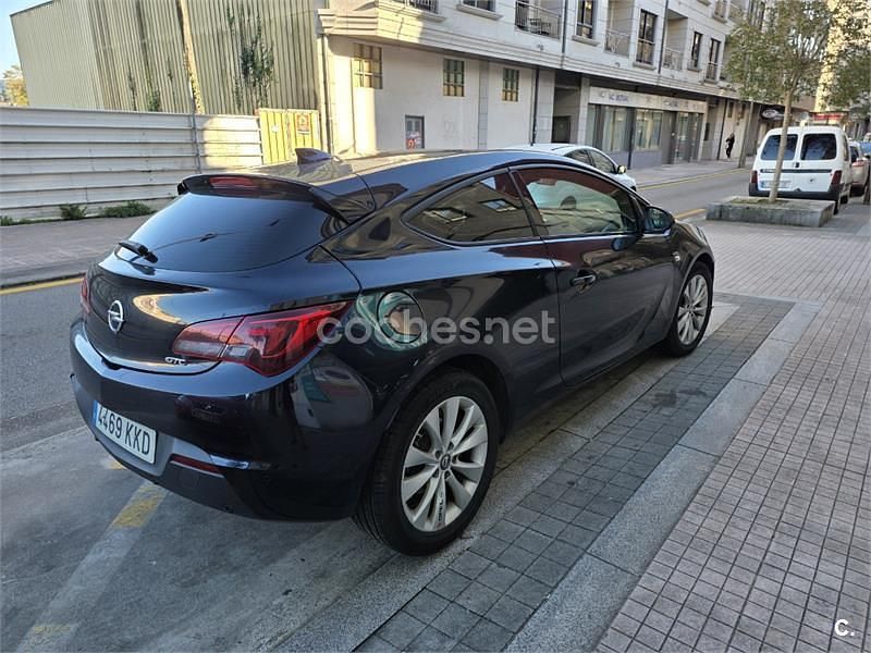 Negro Usado 2018 Opel Astra GTC Sportive Berlina | 12.500 € (Caro) - Imagen 1/4