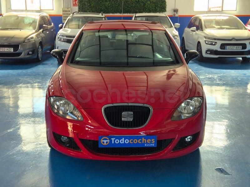 Używany Seat Leon Sport 140 KM (102 kW) 2007 Czerwony Sedan/Limuzyna