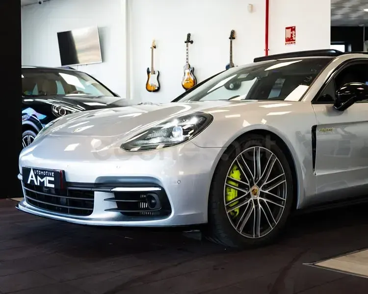 Usado Porsche Panamera 4 E-Hybrid 462 CV (339 kW) 2018 Gris / plata Utilitario
