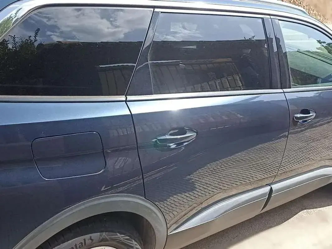 Usado Peugeot 5008 Active 120 CV (88 kW) 2017 Azul Monovolumen