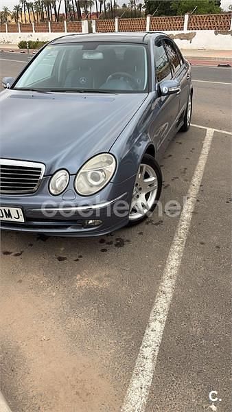 Usado Mercedes E280 Avantgarde 190 CV (139 kW) 2005 Azul Berlina