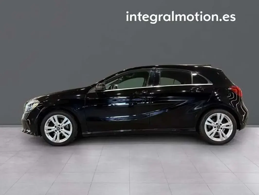 Usado Mercedes A200 136 CV (100 kW) 2017 Negro Utilitario