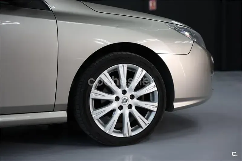 Usado Renault Latitude Privilege 175 CV (128 kW) 2012 Beige Berlina