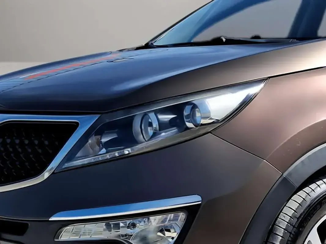 Usado Kia Sportage Plus 114 CV (83 kW) 2019 Marrón SUV