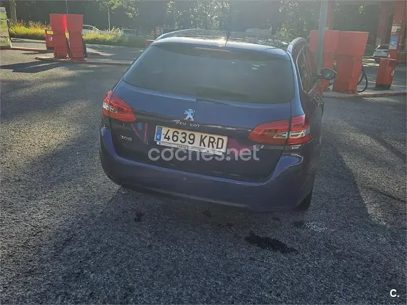 Usado Peugeot 308 SW Allure 130 CV (95 kW) 2018 Azul Familiar
