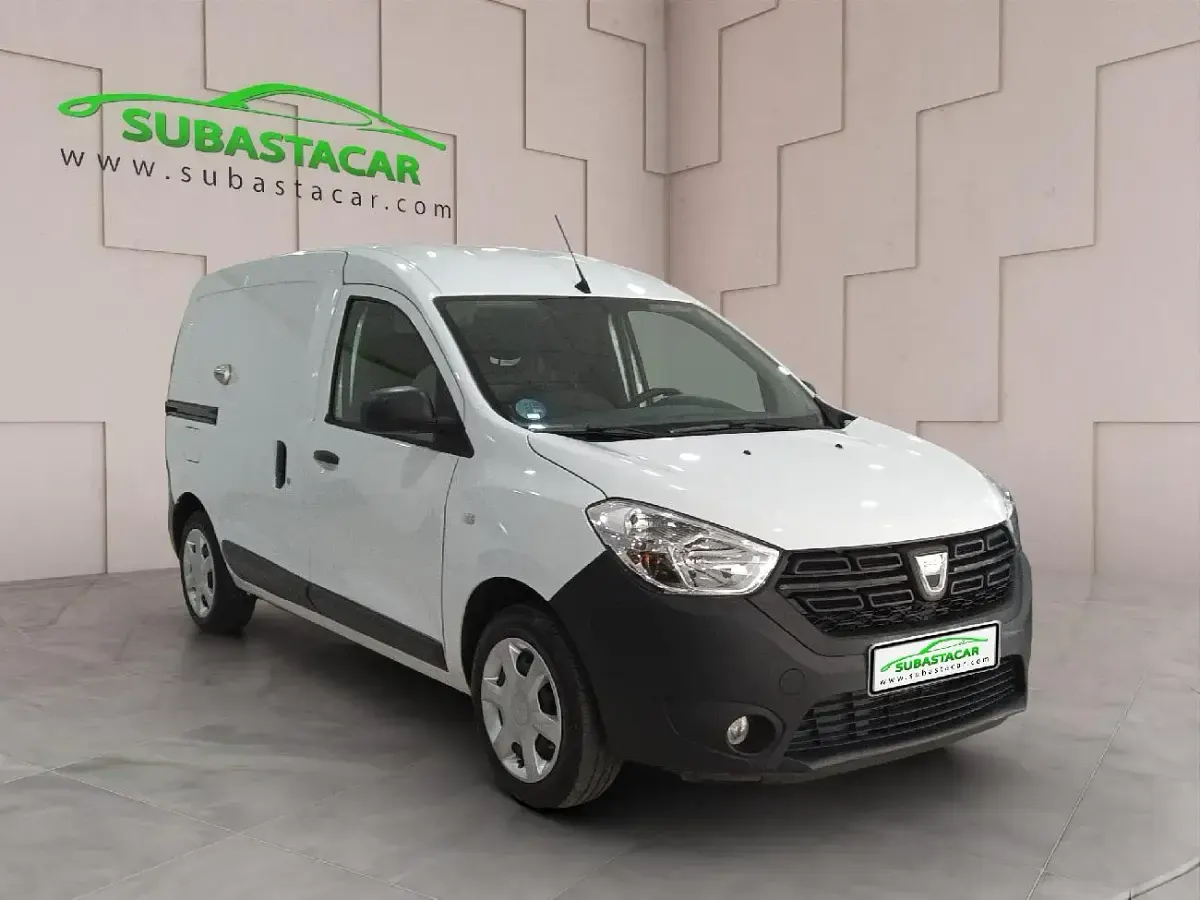 Usado Dacia Dokker Essentiel 110 CV (80 kW) 2021 Blanco Monovolumen