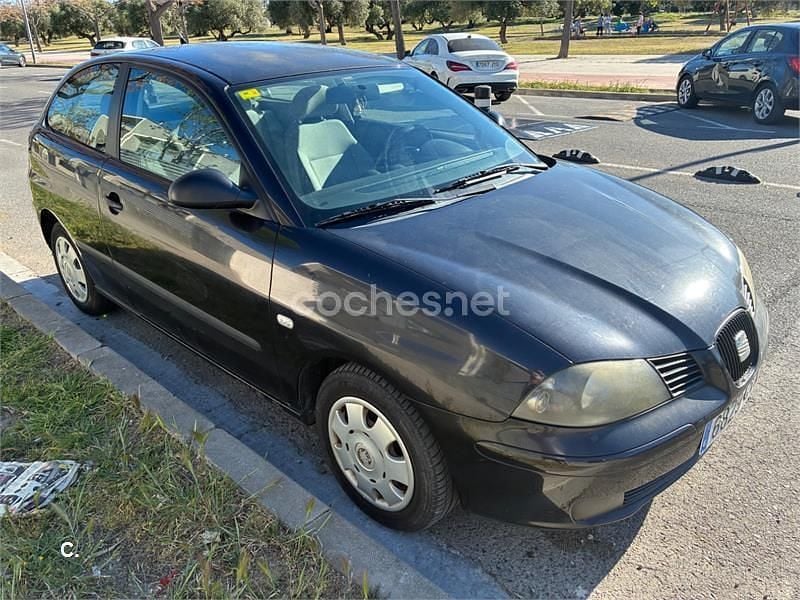 Usado Seat Ibiza Stella 100 CV (73 kW) 2004 Negro Utilitario
