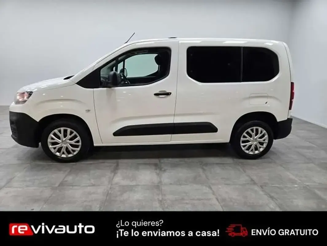 Usado Citroën Berlingo Feel 102 CV (75 kW) 2022 Marrón Monovolumen