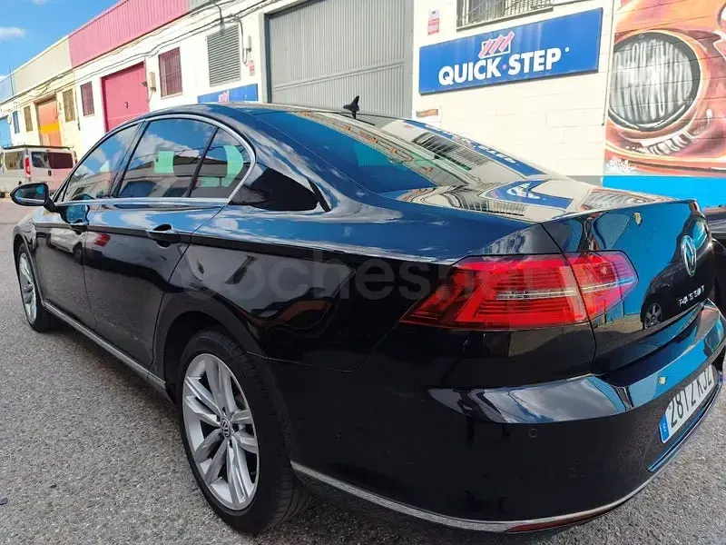Usado VW Passat Sportline 180 CV (132 kW) 2018 Negro Berlina