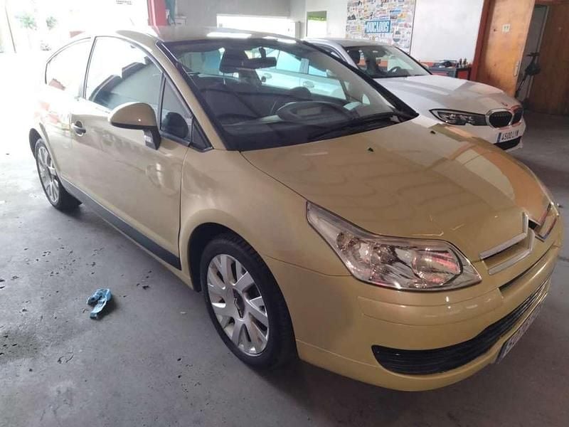 Usado Citroën C4 90 CV (66 kW) 2006 Beige Coupe