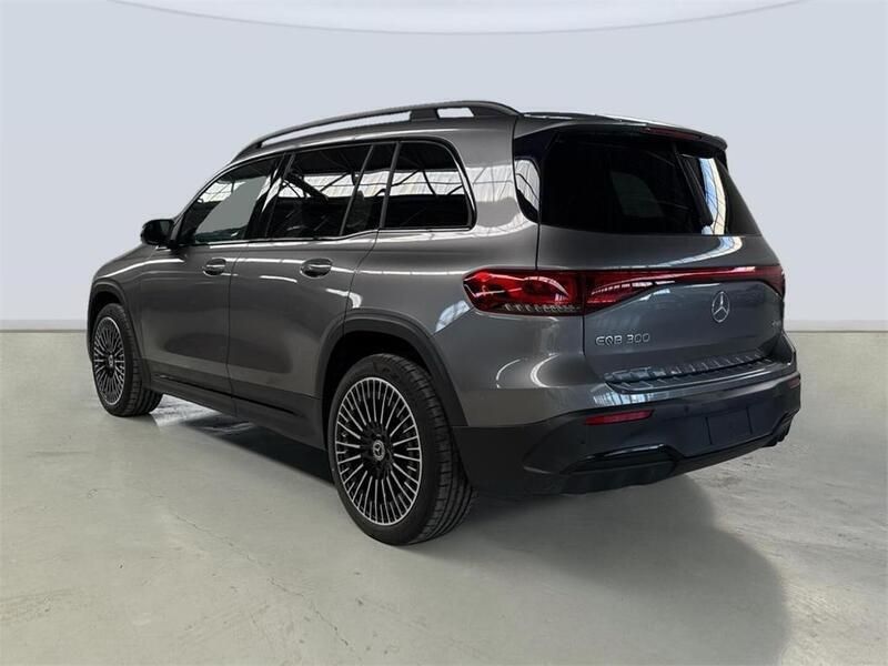 Usado Mercedes EQB300 167 kW (228 CV) 2024 Gris SUV