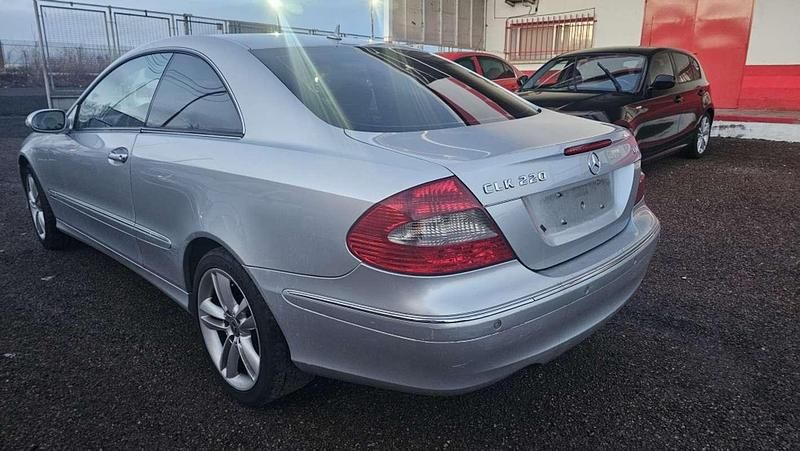 Usado Mercedes C220 Avantgarde 150 CV (110 kW) 2009 Gris Coupe