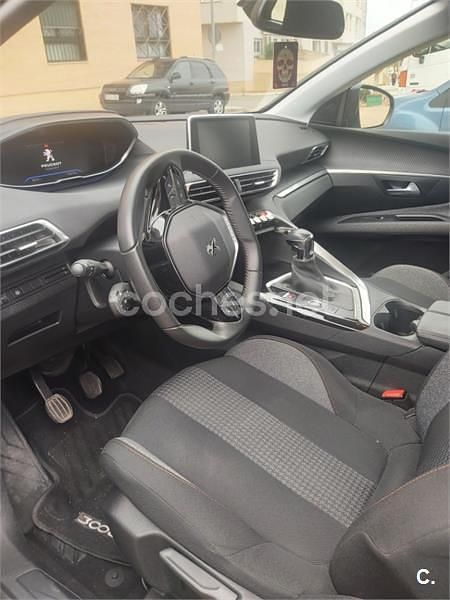 Usado Peugeot 3008 Active 130 CV (95 kW) 2022 Gris / plata SUV