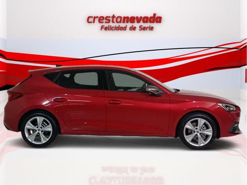 Usado Seat Leon FR 150 CV (110 kW) 2024 Rojo Utilitario