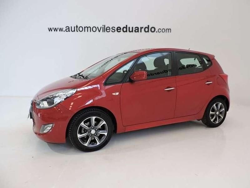 Usado Hyundai i20 90 CV (66 kW) 2018 Rojo Monovolumen