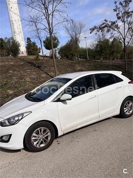 Usado Hyundai i30 100 HP (73 kW) 2015 Branco Sedan