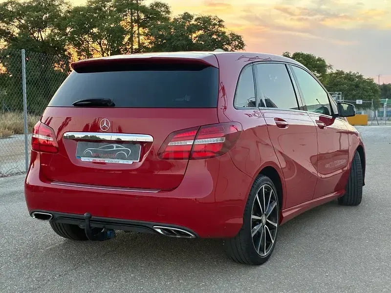 Usado Mercedes B220 AMG line 177 CV (130 kW) 2015 Rojo Utilitario