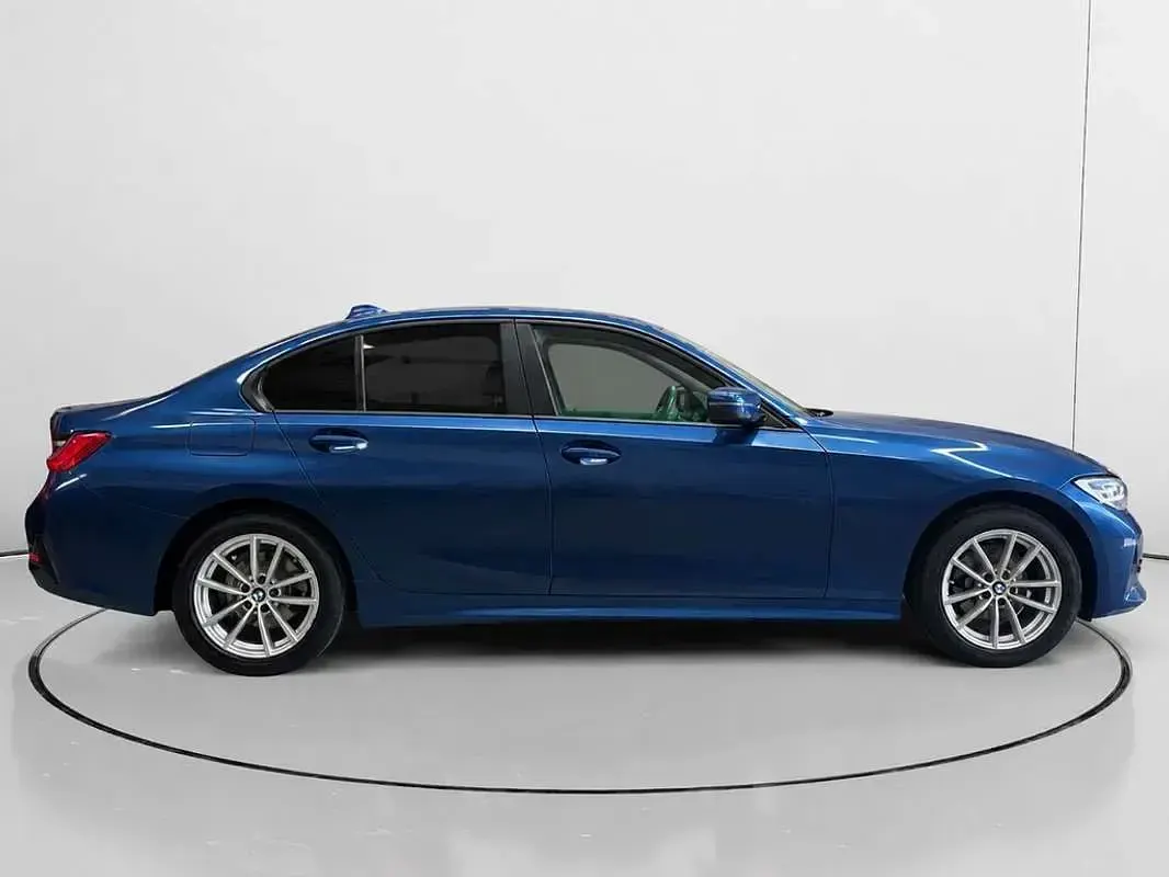 Usado BMW 320 Advantage 190 CV (139 kW) 2021 Azul Berlina
