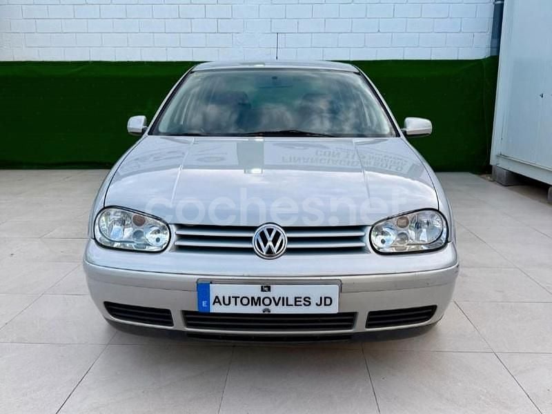 Usado VW Golf IV Highline 105 CV (77 kW) 2001 Gris / plata Berlina