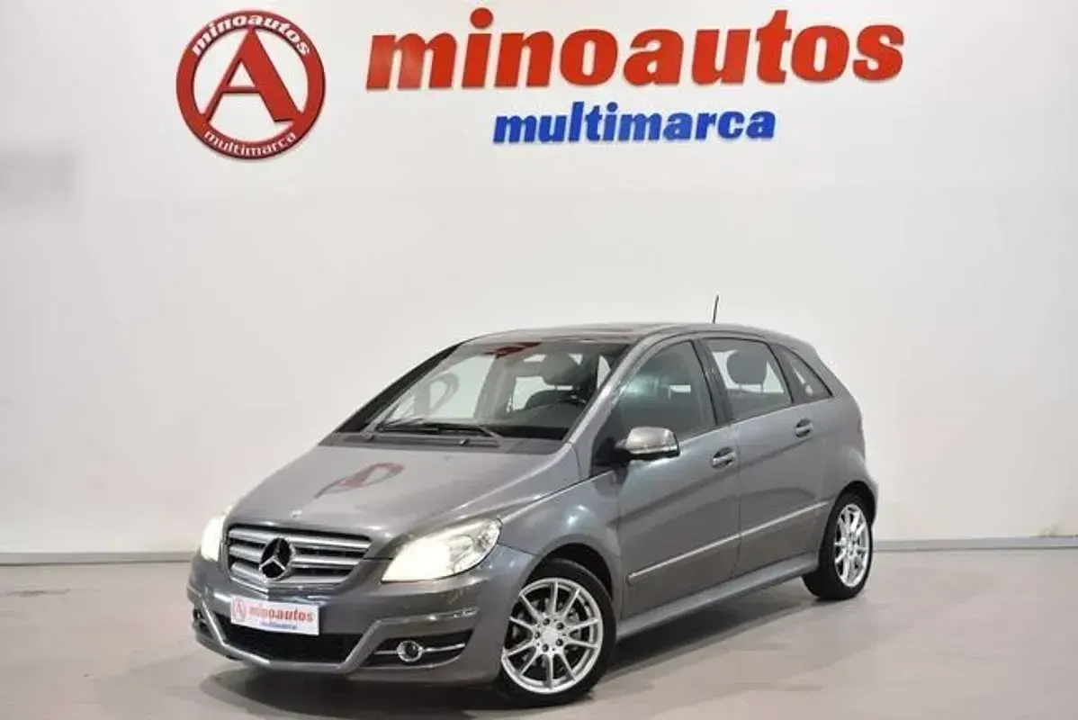 Usado Mercedes B200 140 CV (102 kW) 2009 Gris Monovolumen
